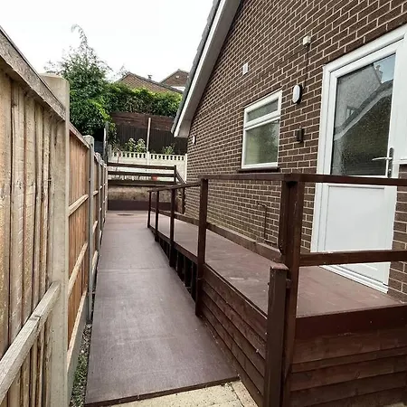 Cosy Bungalow In The Peak Glossop Exterior photo